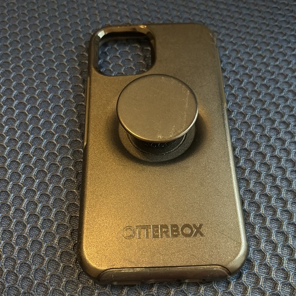 OtterBox with built in pop socket for iPhone 12 - Picture 2 of 6